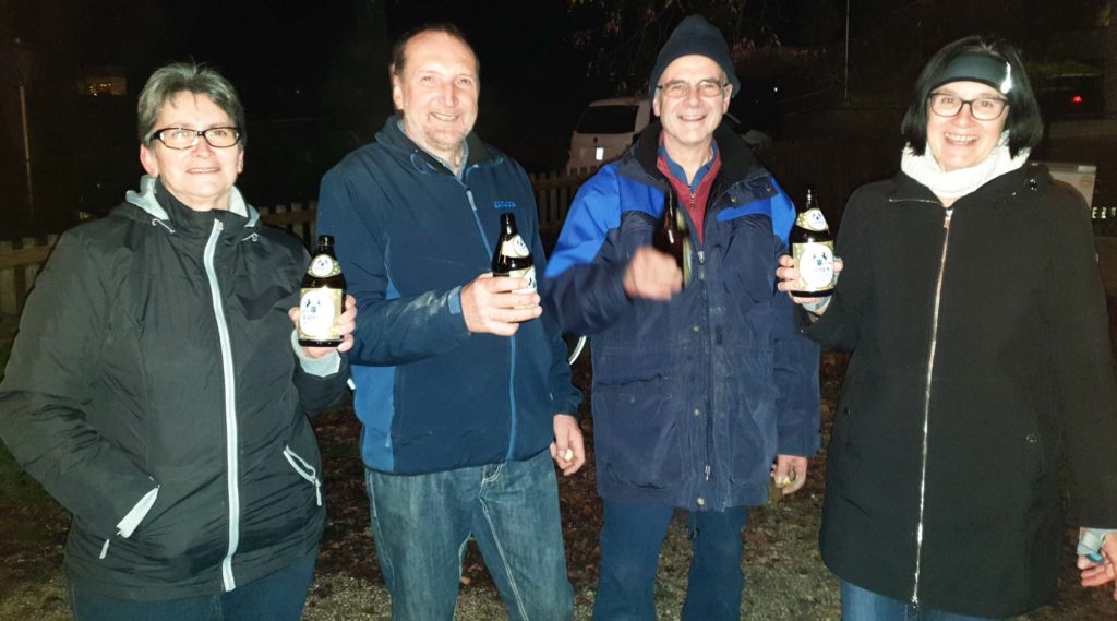 2019 Adventsmarkt in Gottmannshofen - Verdientes Feierabend-Bier zum Abschluss